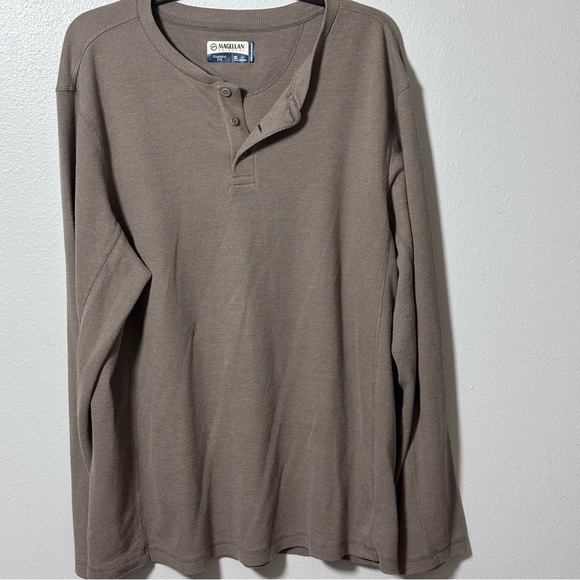 Magellan Outdoors Men Beige Tan Henley Shirt Long Sleeve Classic Fit size XL. - Picture 2 of 8